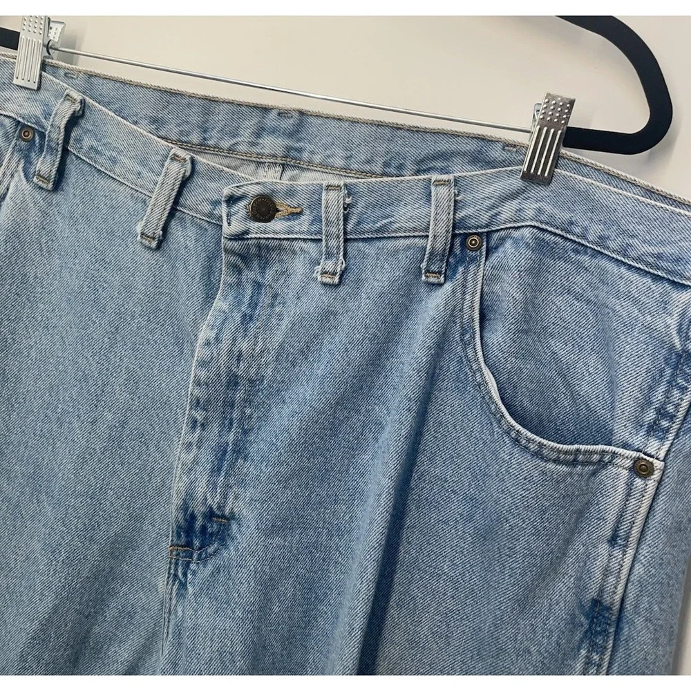 Wrangler Rugged Wear Mens Jeans Size 46x32 Relaxed Fit Light Wash‎ Denim